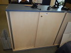 BLAHA Aktenschrank unten, blaue Kante, Maße: ca. L 120 x H 118 x T 42 cm, 3 Ordnerhöhen BLAHA Aktenschrank unten, blaue Kante, Maße: ca. L 120 x H 118 x T 42 cm, 3 Ordnerhöhen