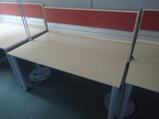 Schreibtisch 140 x 80 cm mit Rückwand Schreibtisch 140 x 80 cm mit Rückwand