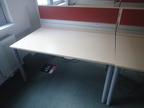 Schreibtisch 140 x 80 cm mit Rückwand Schreibtisch 140 x 80 cm mit Rückwand