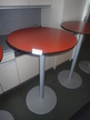 Stehtisch DM 70 cm, H: ca. 110 cm Stehtisch DM 70 cm, H: ca. 110 cm