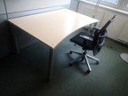BENE Schreibtisch geschwungen, ca. L 160 x B 90 - 100 cm BENE Schreibtisch geschwungen, ca. L 160 x B 90 - 100 cm