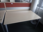 BENE Doppelarbeitsplatz bestehend aus 2 Schreibtischen je 140 x 80 cm inkl. Raumtrennwand H ca. 122 cm BENE Doppelarbeitsplatz bestehend aus 2 Schreibtischen je 140 x 80 cm inkl. Raumtrennwand H ca. 122 cm