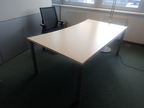 BENE Schreibtisch geschwungen, ca. L 180 x B 90 - 100 cm BENE Schreibtisch geschwungen, ca. L 180 x B 90 - 100 cm