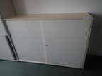BENE Aktenschrank, Maße: ca. B 160 x H 113 cm, 3 Ordner hoch, mit Schiebetüren BENE Aktenschrank, Maße: ca. B 160 x H 113 cm, 3 Ordner hoch, mit Schiebetüren