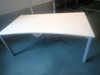 BENE Schreibtisch geschwungen, ca. L 180 x B 90 - 100 cm BENE Schreibtisch geschwungen, ca. L 180 x B 90 - 100 cm