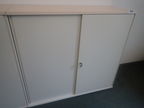 BENE Aktenschrank, Maße: ca. B 120 x H 113 cm, 3 Ordner hoch, mit Schiebetüren BENE Aktenschrank, Maße: ca. B 120 x H 113 cm, 3 Ordner hoch, mit Schiebetüren