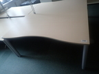 BENE Schreibtisch geschwungen, ca. L 160 x B 90 - 100 cm BENE Schreibtisch geschwungen, ca. L 160 x B 90 - 100 cm
