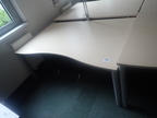BENE Schreibtisch geschwungen, ca. L 160 x B 90 - 100 cm BENE Schreibtisch geschwungen, ca. L 160 x B 90 - 100 cm