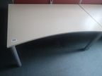 BENE Schreibtisch geschwungen, ca. L 160 x B 90 - 100 cm BENE Schreibtisch geschwungen, ca. L 160 x B 90 - 100 cm