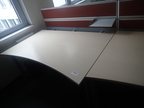 BENE Schreibtisch geschwungen, ca. L 160 x B 90 - 100 cm mit Rückwand BENE Schreibtisch geschwungen, ca. L 160 x B 90 - 100 cm mit Rückwand