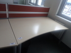 BENE Schreibtisch geschwungen, ca. L 160 x B 90 - 100 cm mit Rückwand BENE Schreibtisch geschwungen, ca. L 160 x B 90 - 100 cm mit Rückwand