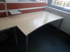 Schreibtisch-Kombination mit Trennwand bestehend aus 1 Schreibtisch ca- 180 x 100 + Beistelltisch 60 x 160 cm Schreibtisch-Kombination mit Trennwand bestehend aus 1 Schreibtisch ca- 180 x 100 + Beistelltisch 60 x 160 cm