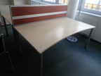 BENE Schreibtisch geschwungen, ca. L 180 x B 90 - 100 cm mit Rückwand BENE Schreibtisch geschwungen, ca. L 180 x B 90 - 100 cm mit Rückwand