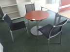 Besprechungstischgruppe mit Tisch DM 80 cm + 3 Besucherstühle Besprechungstischgruppe mit Tisch DM 80 cm + 3 Besucherstühle