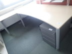 Schreibtisch-Winkelkombination bestehend aus einem Schreibtisch 180 x 100 cm + 1 Beistelltisch ca. 180 x 60 cm Schreibtisch-Winkelkombination bestehend aus einem Schreibtisch 180 x 100 cm + 1 Beistelltisch ca. 180 x 60 cm