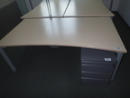 BENE Schreibtisch geschwungen, ca. L 180 x B 90 - 100 cm BENE Schreibtisch geschwungen, ca. L 180 x B 90 - 100 cm
