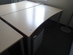BENE Schreibtisch geschwungen, ca. L 180 x B 90 - 100 cm BENE Schreibtisch geschwungen, ca. L 180 x B 90 - 100 cm