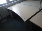 BENE Schreibtisch geschwungen, ca. L 180 x B 90 - 100 cm BENE Schreibtisch geschwungen, ca. L 180 x B 90 - 100 cm