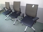 3 Stk. Bürodrehstühle mit Armlehnen, Netzbezug, schwarz, Modell Comforto 3 Stk. Bürodrehstühle mit Armlehnen, Netzbezug, schwarz, Modell Comforto