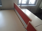 BENE Doppelarbeitsplatz bestehend aus 2 Schreibtischen je 140 x 80 cm inkl. Raumtrennwand H ca. 122 cm BENE Doppelarbeitsplatz bestehend aus 2 Schreibtischen je 140 x 80 cm inkl. Raumtrennwand H ca. 122 cm
