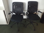 2 Bürodrehstühle mit Armlehnen 2 Bürodrehstühle mit Armlehnen