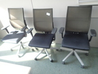 3 Stk. Bürodrehstühle mit Armlehnen, Netzbezug, schwarz, Modell Comforto 3 Stk. Bürodrehstühle mit Armlehnen, Netzbezug, schwarz, Modell Comforto