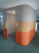 BENE Besprechungslounge mit integriertem Besprechungstisch und Beleuchtung L 225 x B 225 x H 220 cm BENE Besprechungslounge mit integriertem Besprechungstisch und Beleuchtung L 225 x B 225 x H 220 cm