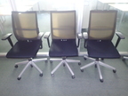 3 Stk. Bürodrehstühle mit Armlehnen, Netzbezug, schwarz, Modell Comforto 3 Stk. Bürodrehstühle mit Armlehnen, Netzbezug, schwarz, Modell Comforto