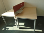 BENE Doppelarbeitsplatz bestehend aus 2 Schreibtischen je 140 x 80 cm inkl. Raumtrennwand H ca. 122 cm BENE Doppelarbeitsplatz bestehend aus 2 Schreibtischen je 140 x 80 cm inkl. Raumtrennwand H ca. 122 cm