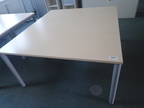 Besprechungstischgruppe bestehend aus 2 Tischen 140 x 80 cm Besprechungstischgruppe bestehend aus 2 Tischen 140 x 80 cm