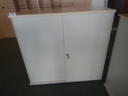 BENE Aktenschrank, Maße: ca. B 120 x H 113 cm, 3 Ordner hoch, mit Schiebetüren BENE Aktenschrank, Maße: ca. B 120 x H 113 cm, 3 Ordner hoch, mit Schiebetüren