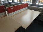 Schreibtisch mit Rückwand 140 x 80 cm Schreibtisch mit Rückwand 140 x 80 cm