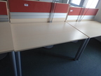 BENE Doppelarbeitsplatz bestehend aus 2 Schreibtischen je 140 x 80 cm inkl. Raumtrennwand H ca. 122 cm BENE Doppelarbeitsplatz bestehend aus 2 Schreibtischen je 140 x 80 cm inkl. Raumtrennwand H ca. 122 cm