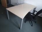 BENE Schreibtisch geschwungen, ca. L 180 x B 90 - 100 cm BENE Schreibtisch geschwungen, ca. L 180 x B 90 - 100 cm