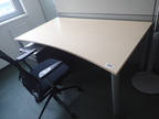 BENE Schreibtisch geschwungen, ca. L 180 x B 90 - 100 cm BENE Schreibtisch geschwungen, ca. L 180 x B 90 - 100 cm
