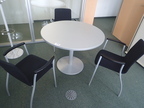 Besprechungstisch DM 100 cm + 3 Besucherstühlen Besprechungstisch DM 100 cm + 3 Besucherstühlen