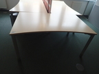 BENE Schreibtisch geschwungen, ca. L 160 x B 90 - 100 cm BENE Schreibtisch geschwungen, ca. L 160 x B 90 - 100 cm