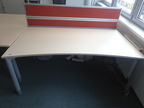 BENE Schreibtisch geschwungen, ca. L 180 x B 90 - 100 cm BENE Schreibtisch geschwungen, ca. L 180 x B 90 - 100 cm