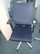 Bürodrehstuhl mit Armlehnen, Netzbezug, schwarz, Modell Comforto Bürodrehstuhl mit Armlehnen, Netzbezug, schwarz, Modell Comforto