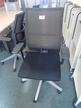4 Stk. Bürodrehstühle mit Armlehnen, Netzbezug, schwarz, Modell Comforto 4 Stk. Bürodrehstühle mit Armlehnen, Netzbezug, schwarz, Modell Comforto