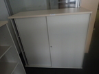 BENE Aktenschrank, Maße: ca. B 120 x H 113 cm, 3 Ordner hoch, mit Schiebetüren BENE Aktenschrank, Maße: ca. B 120 x H 113 cm, 3 Ordner hoch, mit Schiebetüren