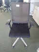4 Stk. Bürodrehstühle mit Armlehnen, Netzbezug, schwarz, Modell Comforto 4 Stk. Bürodrehstühle mit Armlehnen, Netzbezug, schwarz, Modell Comforto
