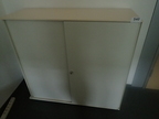 BENE Aktenschrank, Maße: ca. B 120 x H 113 cm, 3 Ordner hoch, mit Schiebetüren BENE Aktenschrank, Maße: ca. B 120 x H 113 cm, 3 Ordner hoch, mit Schiebetüren