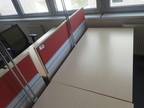 BENE Doppelarbeitsplatz bestehend aus 2 Schreibtischen je 140 x 80 cm inkl. Raumtrennwand H ca. 122 cm BENE Doppelarbeitsplatz bestehend aus 2 Schreibtischen je 140 x 80 cm inkl. Raumtrennwand H ca. 122 cm