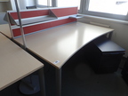 BENE Schreibtisch geschwungen, ca. L 180 x B 90 - 100 cm BENE Schreibtisch geschwungen, ca. L 180 x B 90 - 100 cm