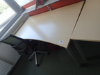BENE Schreibtisch geschwungen, ca. L 180 x B 90 - 100 cm BENE Schreibtisch geschwungen, ca. L 180 x B 90 - 100 cm