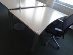 BENE Schreibtisch geschwungen, ca. L 180 x B 90 - 100 cm BENE Schreibtisch geschwungen, ca. L 180 x B 90 - 100 cm