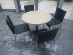 Vitra Besprechungstisch-Set, Tisch DM 80 cm, H 72 cm + 4 Stk. Kunststoff-Stühlen Vitra Besprechungstisch-Set, Tisch DM 80 cm, H 72 cm + 4 Stk. Kunststoff-Stühlen