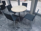 Vitra Besprechungstisch-Set, Tisch DM 80 cm, H 72 cm + 4 Stk. Kunststoff-Stühlen Vitra Besprechungstisch-Set, Tisch DM 80 cm, H 72 cm + 4 Stk. Kunststoff-Stühlen