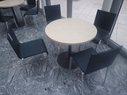 Vitra Besprechungstisch-Set, Tisch DM 80 cm, H 72 cm + 4 Stk. Kunststoff-Stühlen Vitra Besprechungstisch-Set, Tisch DM 80 cm, H 72 cm + 4 Stk. Kunststoff-Stühlen